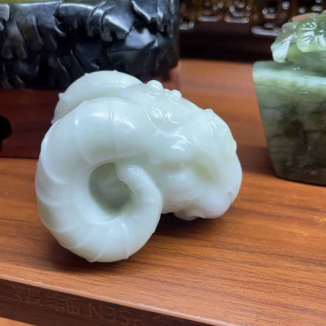 蛇纹石玉未镶嵌珠宝奇石