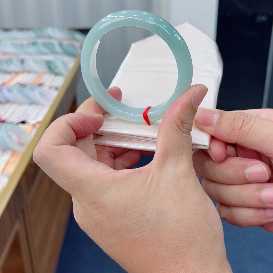 翡翠未镶嵌手镯七天无理由