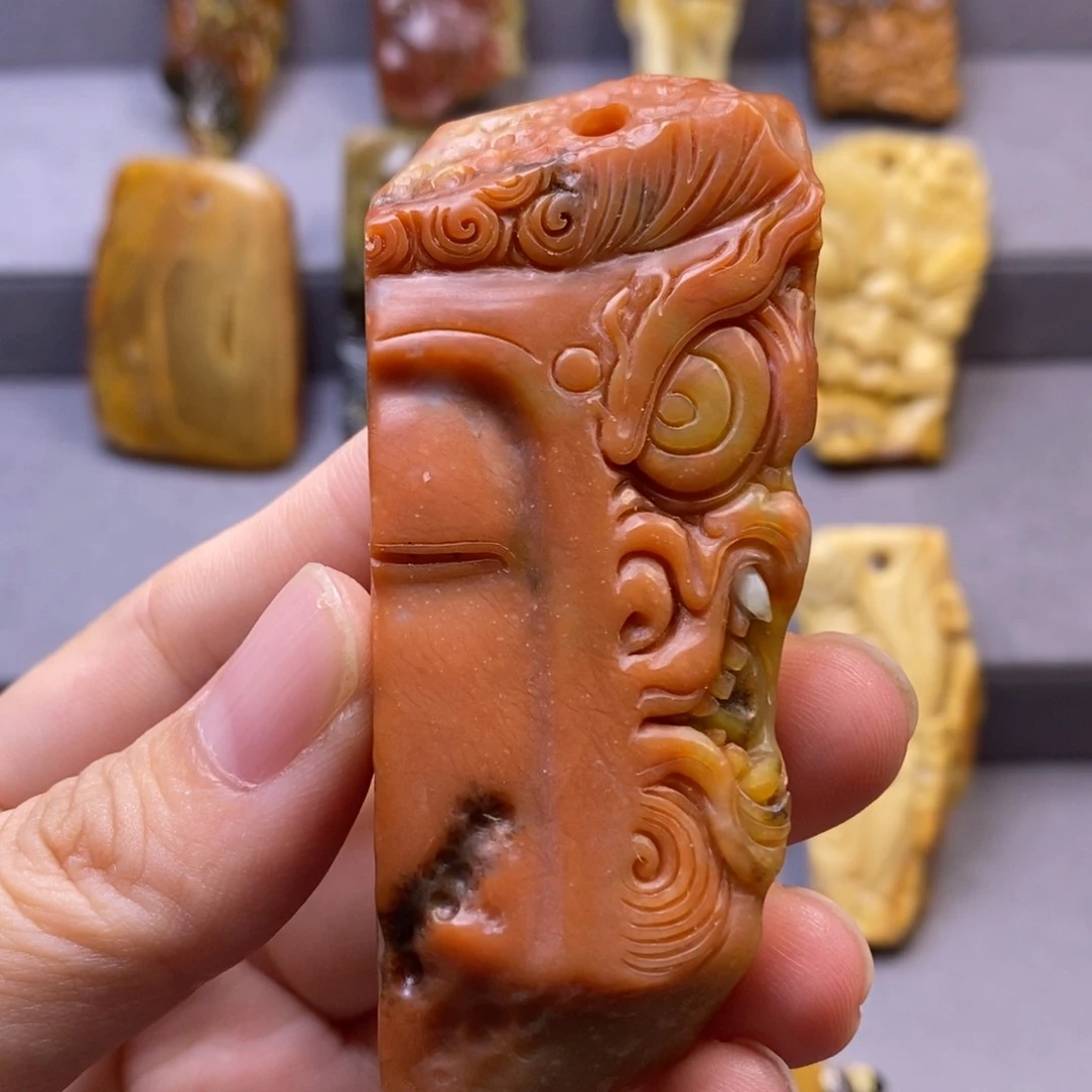 岫玉未镶嵌颈饰挂件