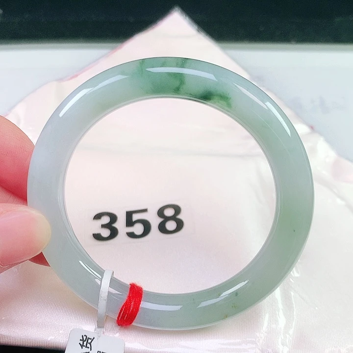 翡翠未镶嵌手镯（圆镯）358