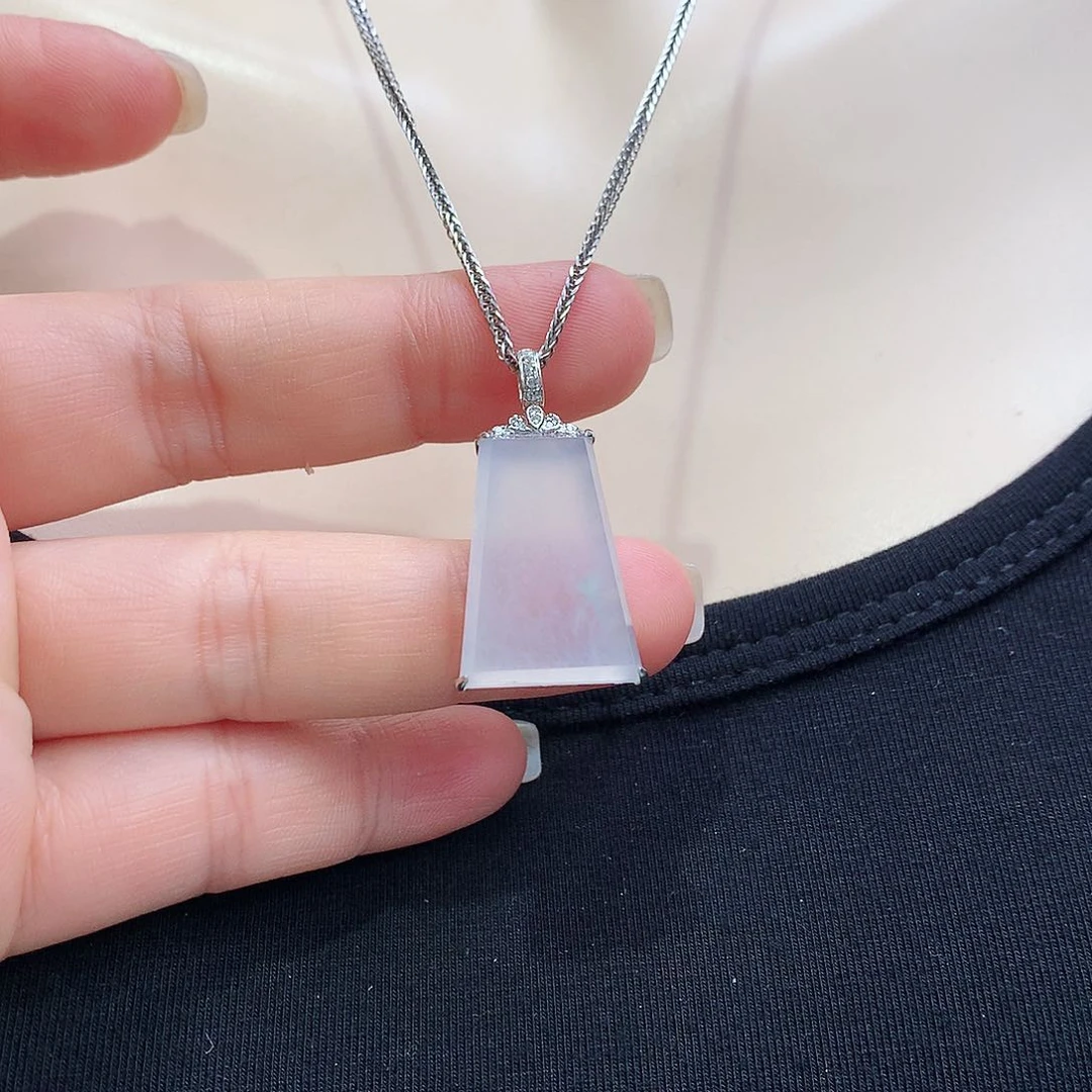 翡翠颈饰18K金镶嵌无事牌