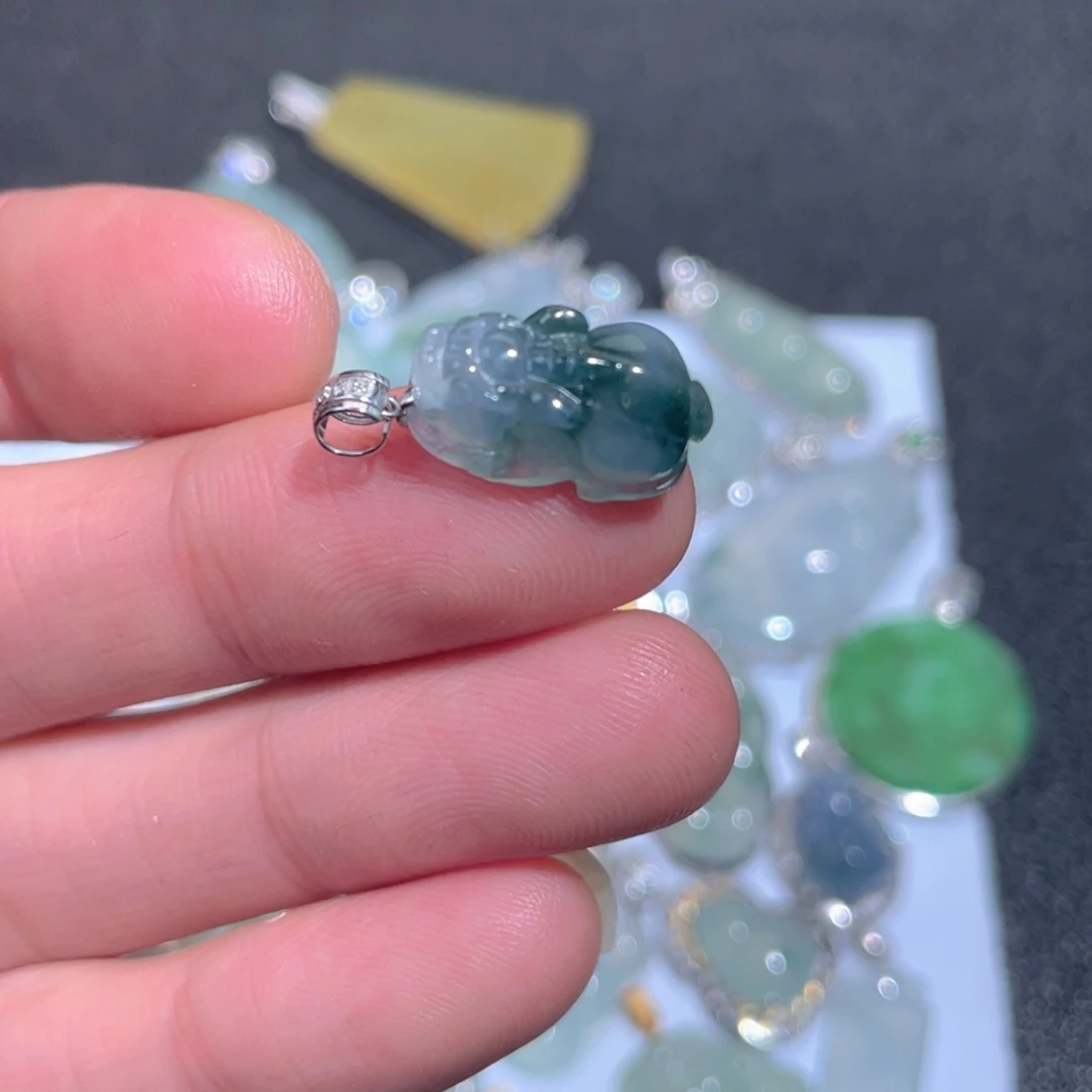 翡翠颈饰18K金镶嵌翡翠