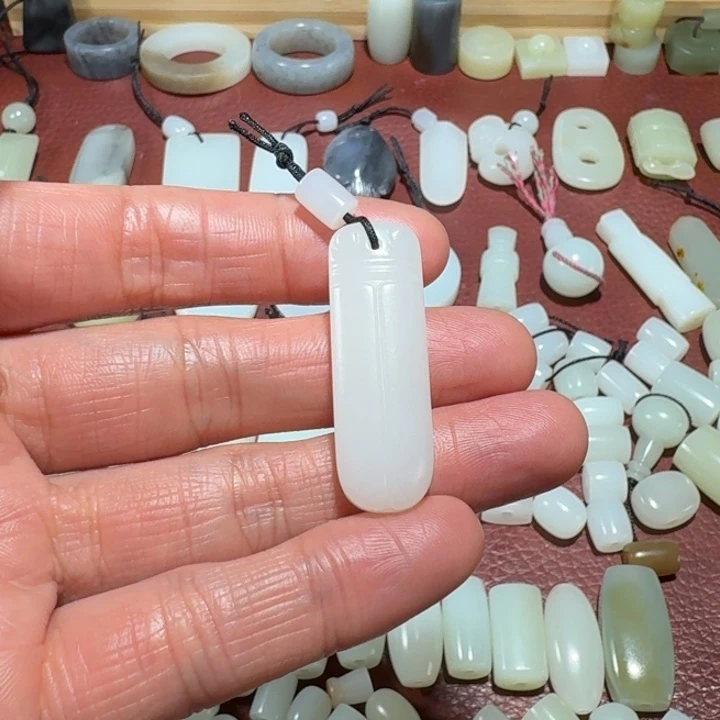 浴***树和田玉未镶嵌吊坠(不含链)