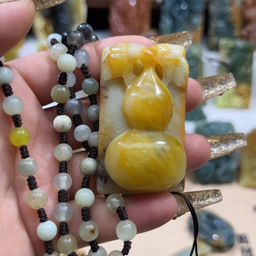 蛇纹石玉未镶嵌颈饰