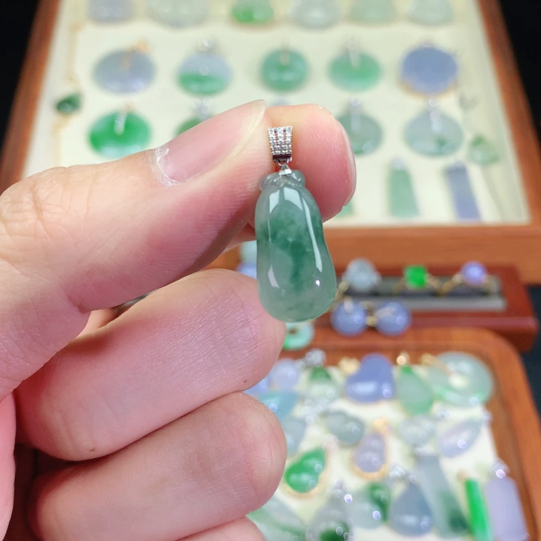 颈饰18K金镶嵌翡翠天然a货翡翠吊坠