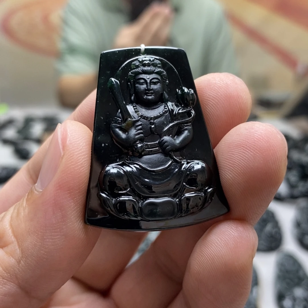 翡翠未镶嵌颈饰虚空