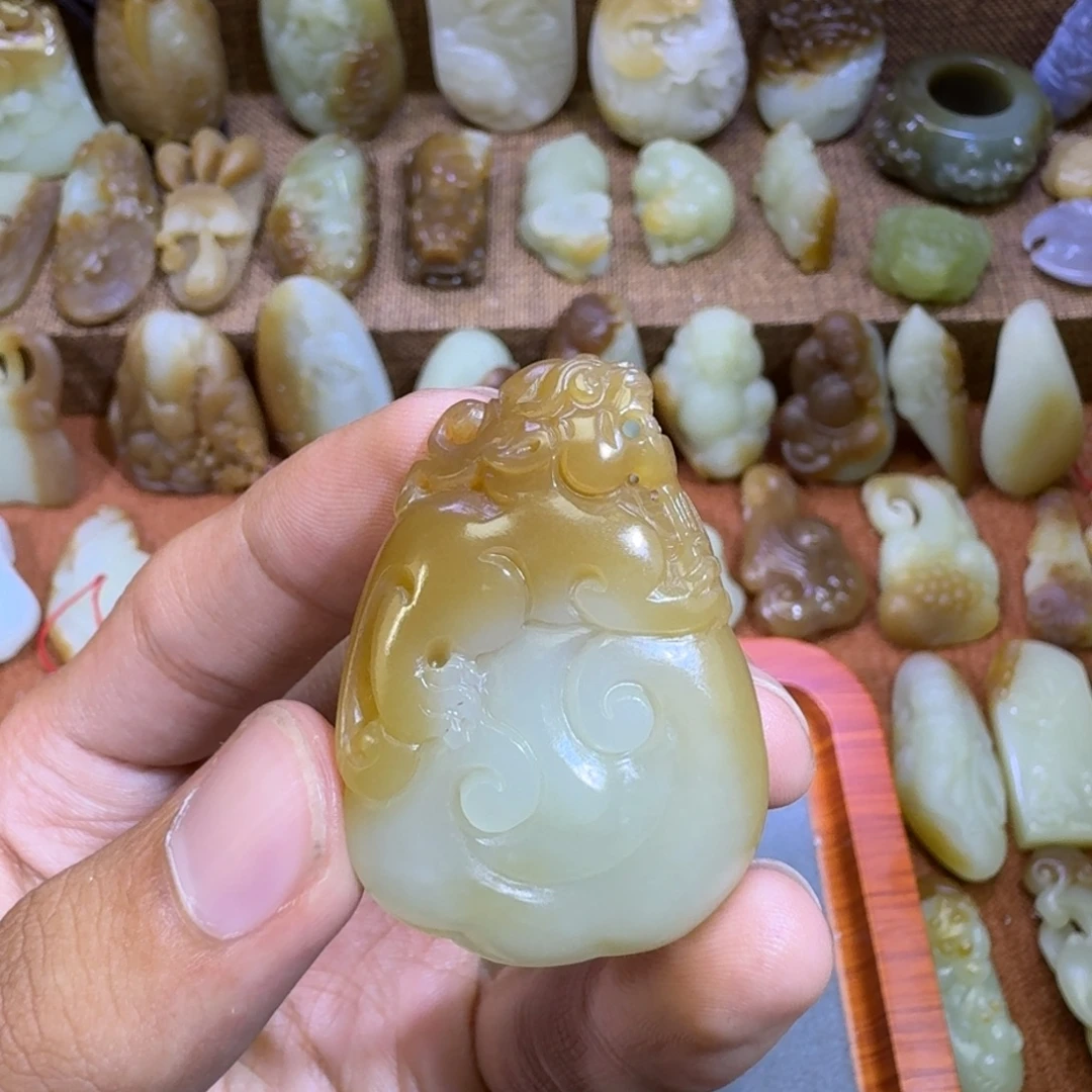 时***了颈饰未镶嵌和田玉