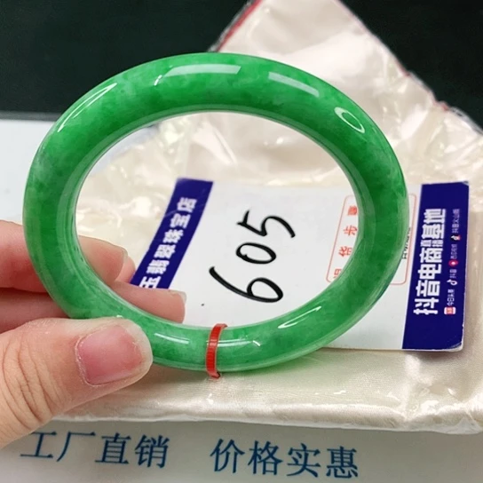 翡翠手镯未镶嵌翡翠