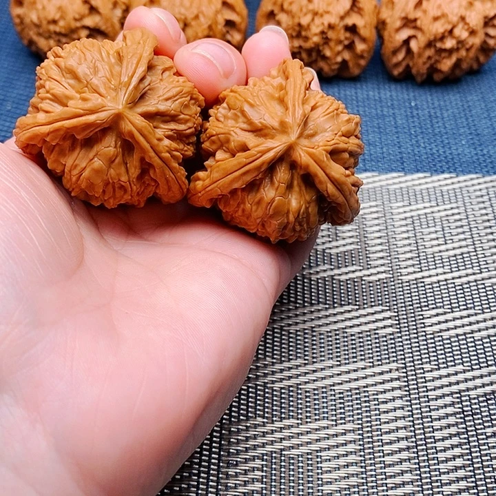 用***1吊坠文玩核桃三棱