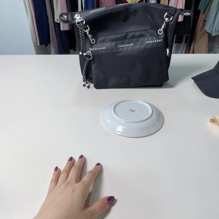 瓷片黑。。。。。。。。。。。。。。。。。。。。