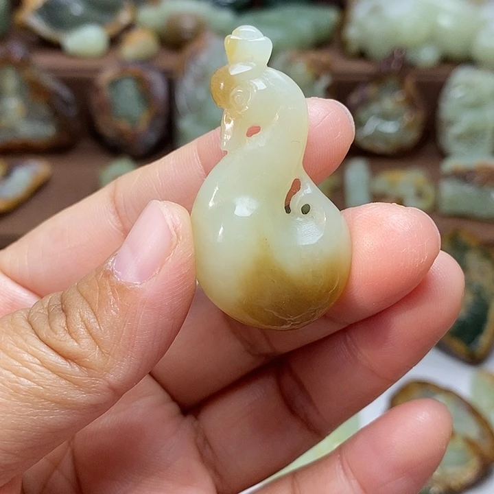 岫岩老玉（透闪石质玉）未镶嵌颈饰