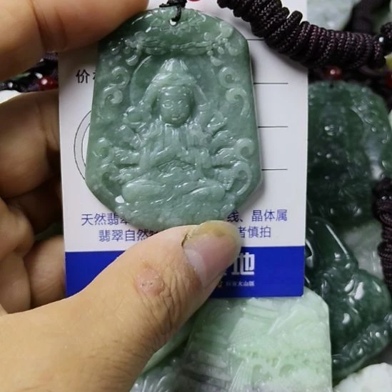 翡翠未镶嵌颈饰挂件