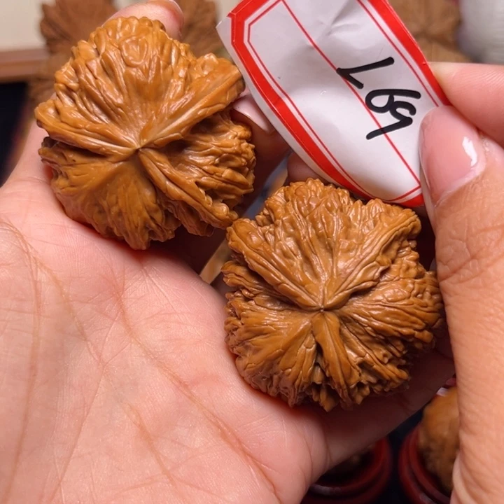 吊坠文玩核桃45全品白狮子三棱犀牛角69