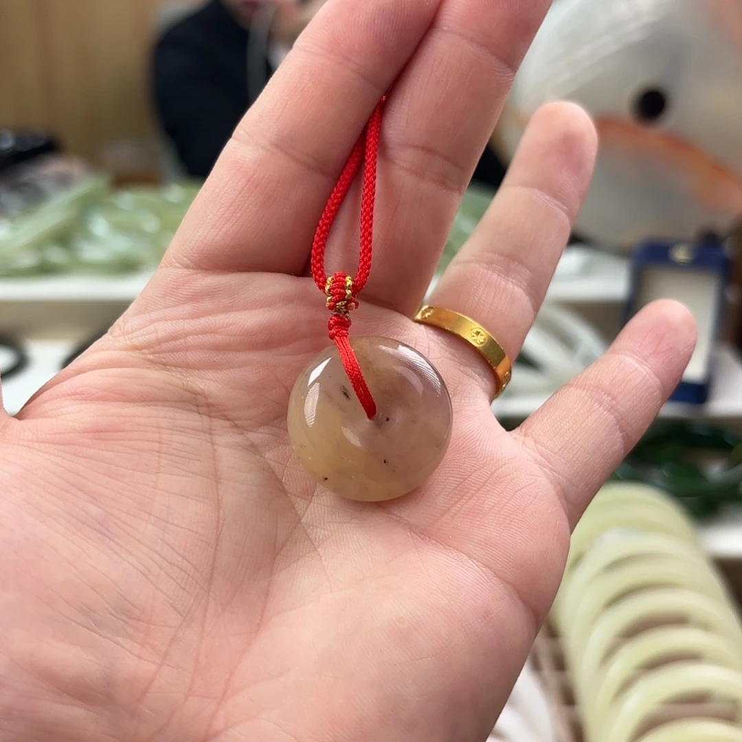 透闪石质玉吊坠(赠链)未镶嵌