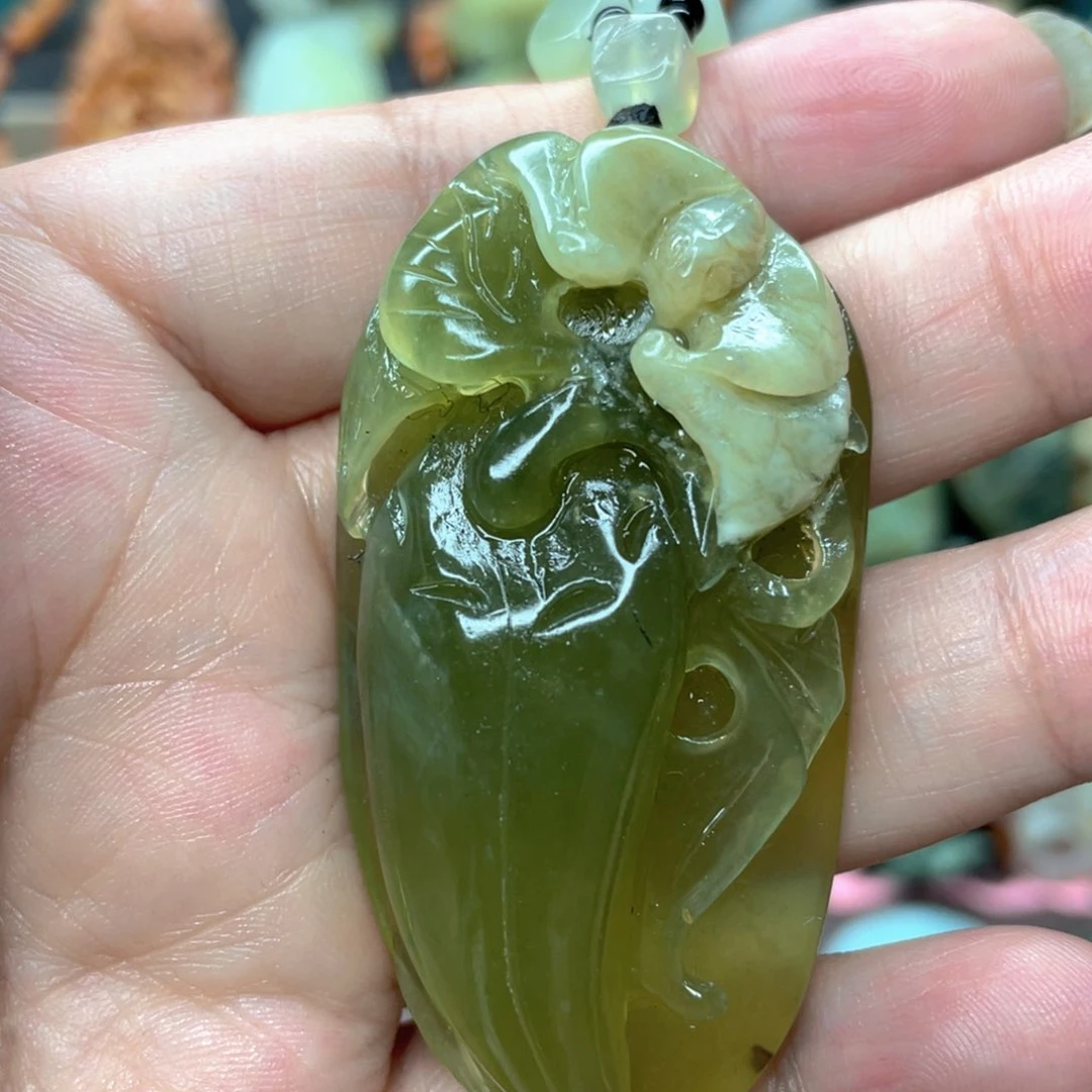蛇纹石玉颈饰未镶嵌