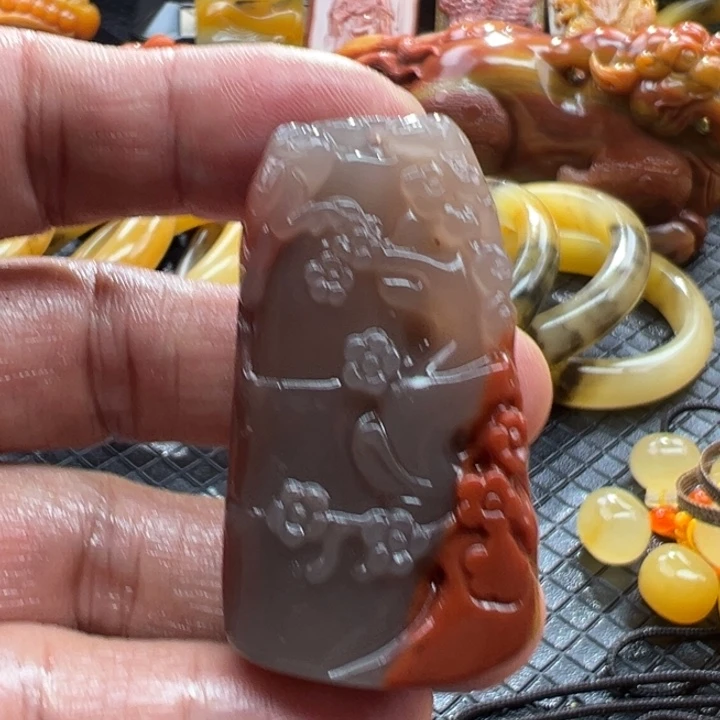 石英质玉（黄龙玉）颈饰未镶嵌