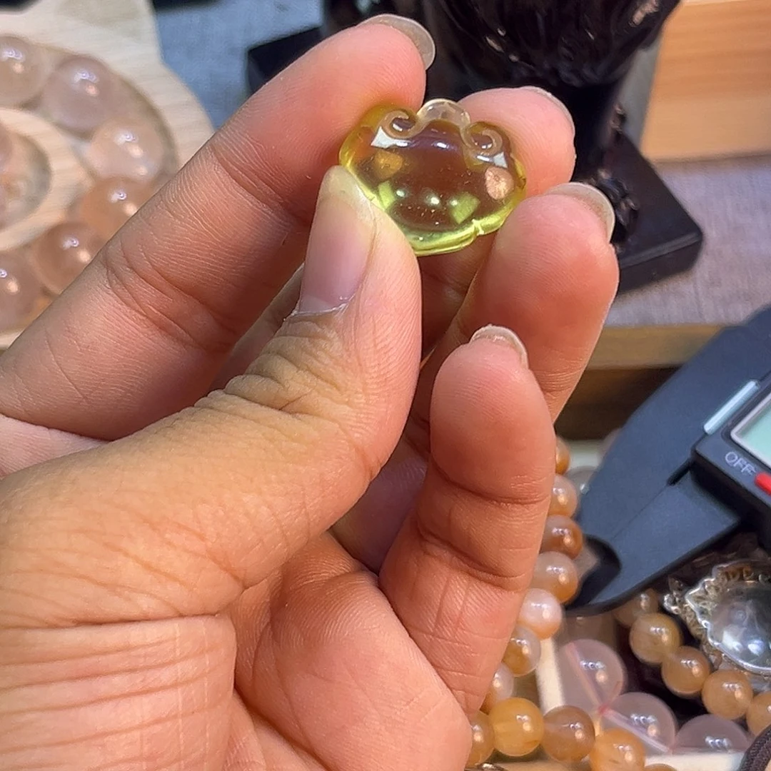 水晶颈饰未镶嵌黄水晶如意