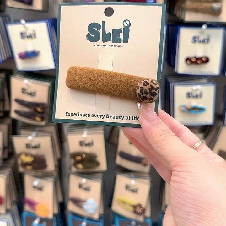 布艺非金属焦糖色豹纹球球掰掰夹