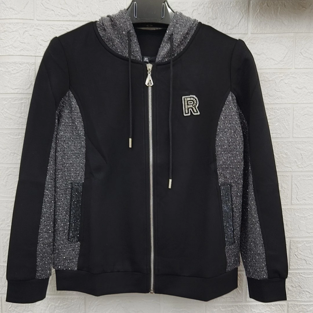 带帽外套柔软舒适有弹力