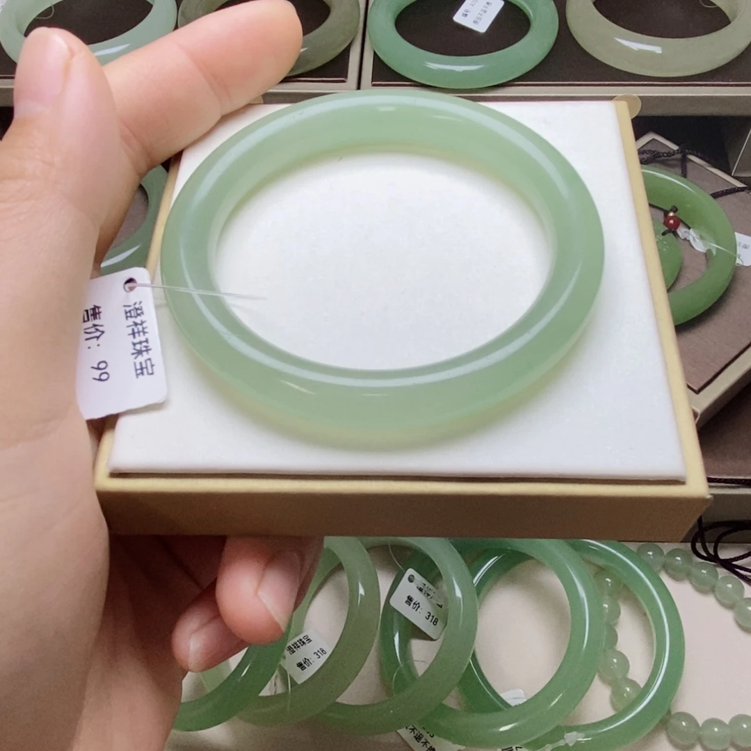 东陵石未镶嵌手镯
