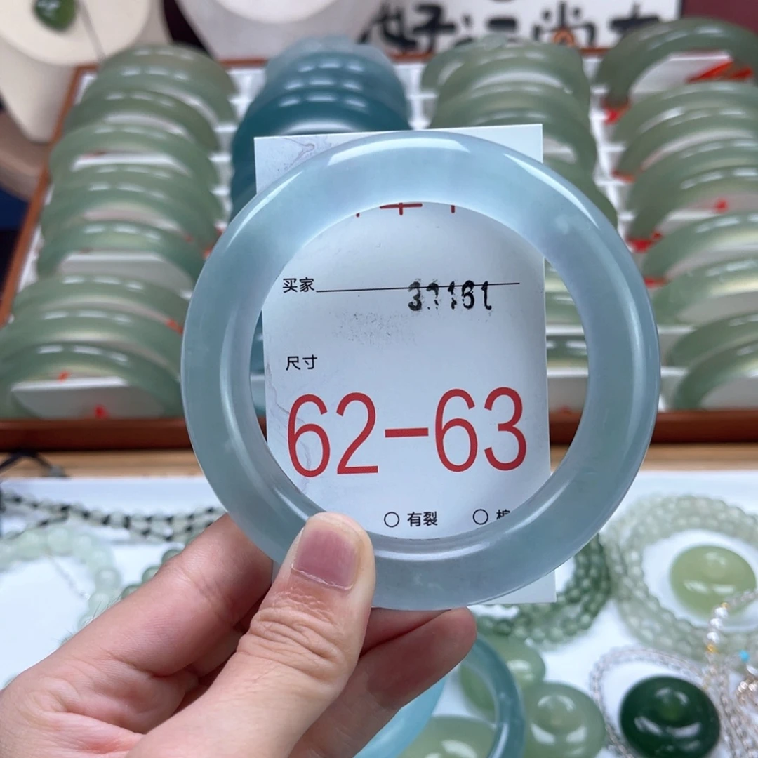 小***>未镶嵌手镯石英质玉