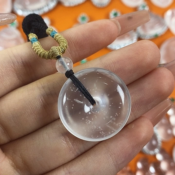 哒***哒石英质玉未镶嵌颈饰
