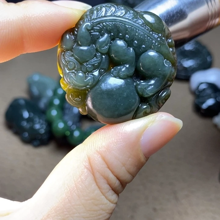 颈饰未镶嵌和田玉