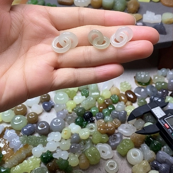 未镶嵌和田玉挂件环环相扣98一个多样性发其一