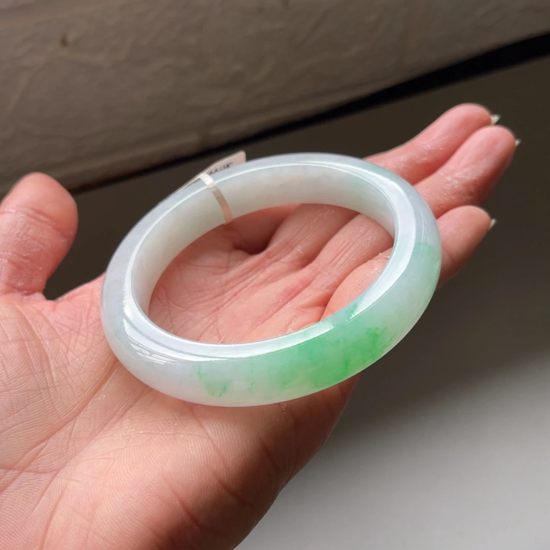 翡翠手镯未镶嵌56圈三天鉴赏期