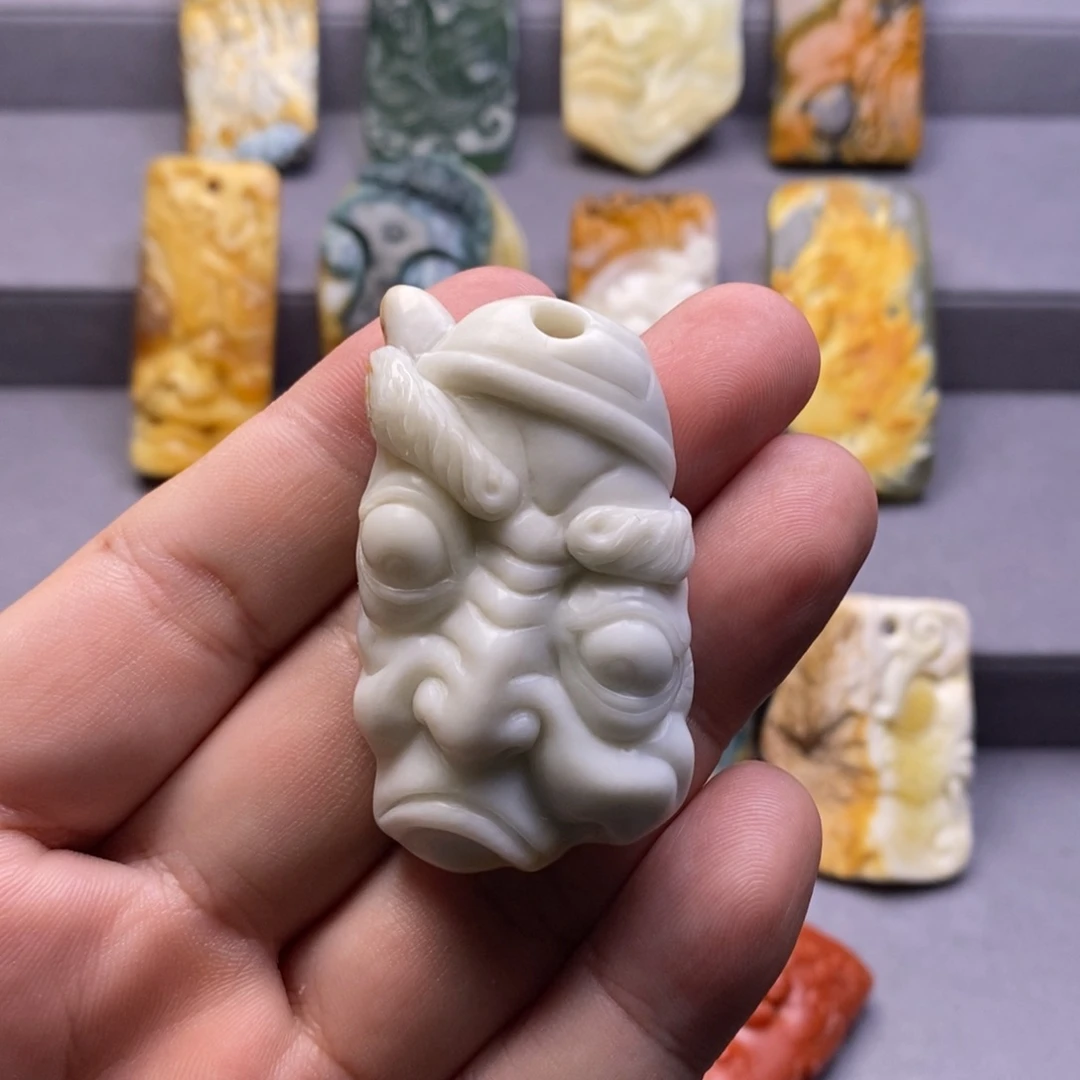 岫玉未镶嵌颈饰挂件