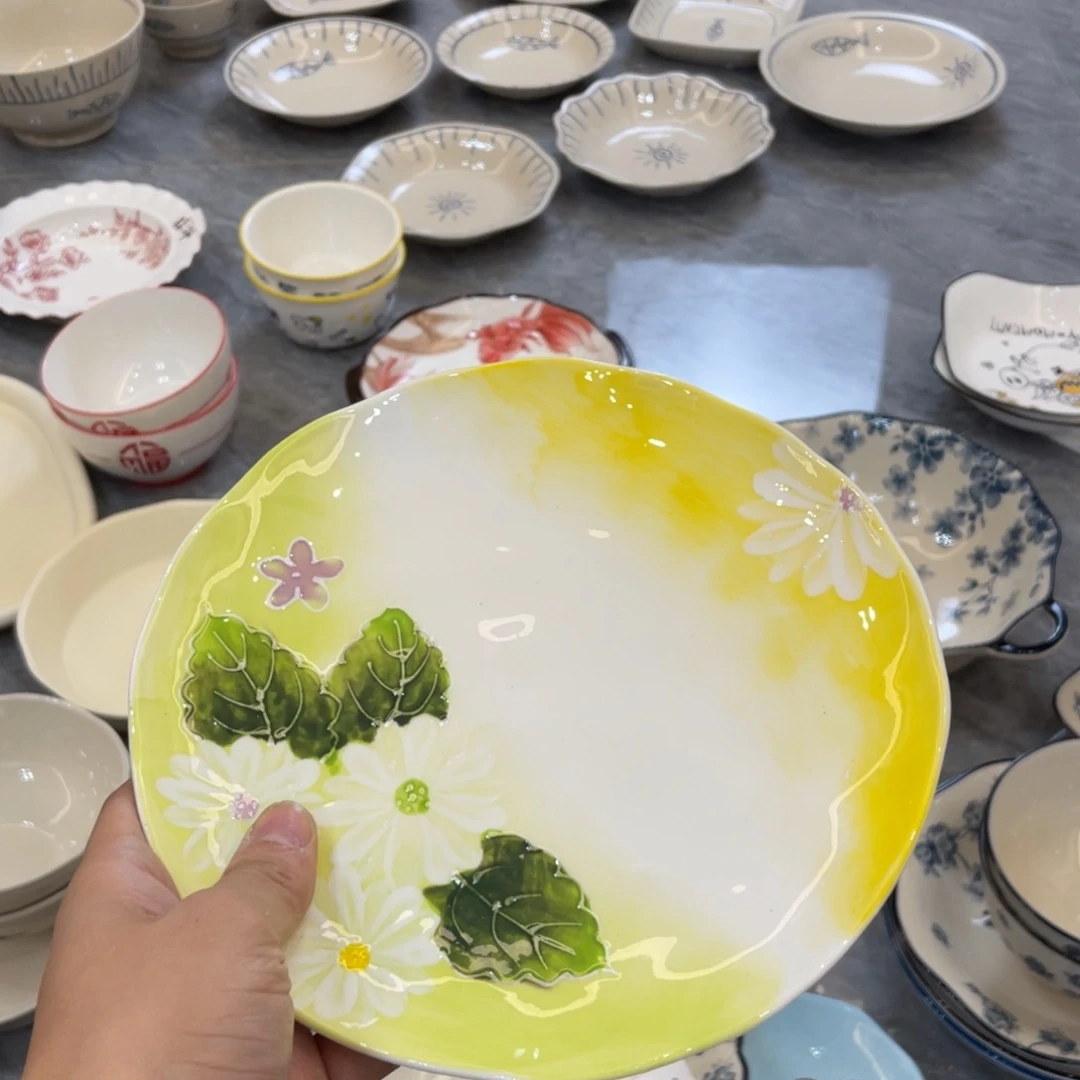 陶瓷微瑕餐具介意勿拍，满18飞！