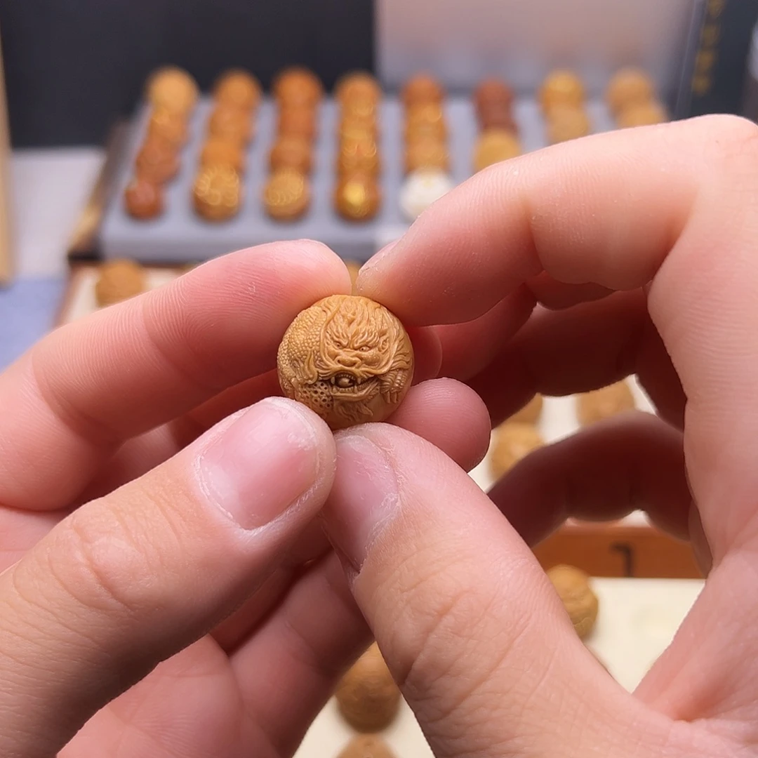 猴头核桃把件龙珠