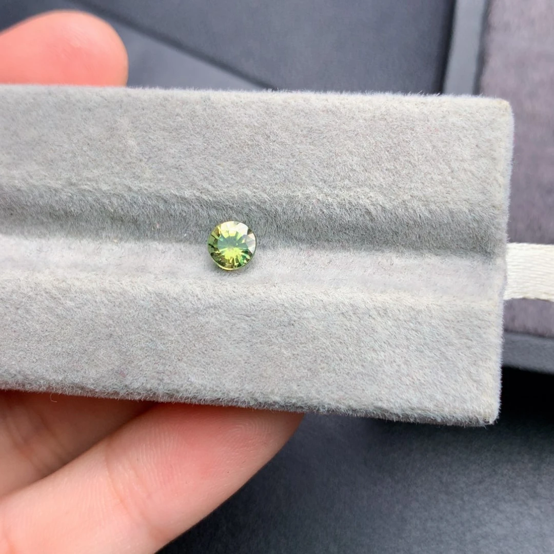 彩色蓝宝石裸石天然彩色蓝宝石0.7克拉