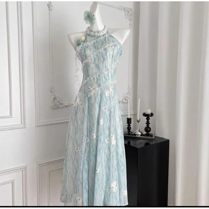 法式甜美绿色无袖不规则蕾丝挂脖式花朵连衣裙女夏新款氛围感长裙