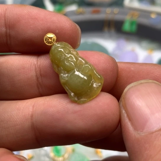 翡翠颈饰未镶嵌翡翠