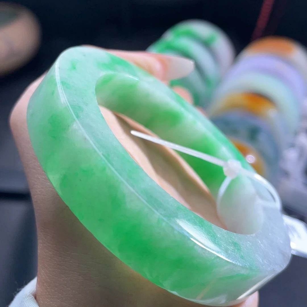 未镶嵌翡翠手镯定制翡翠