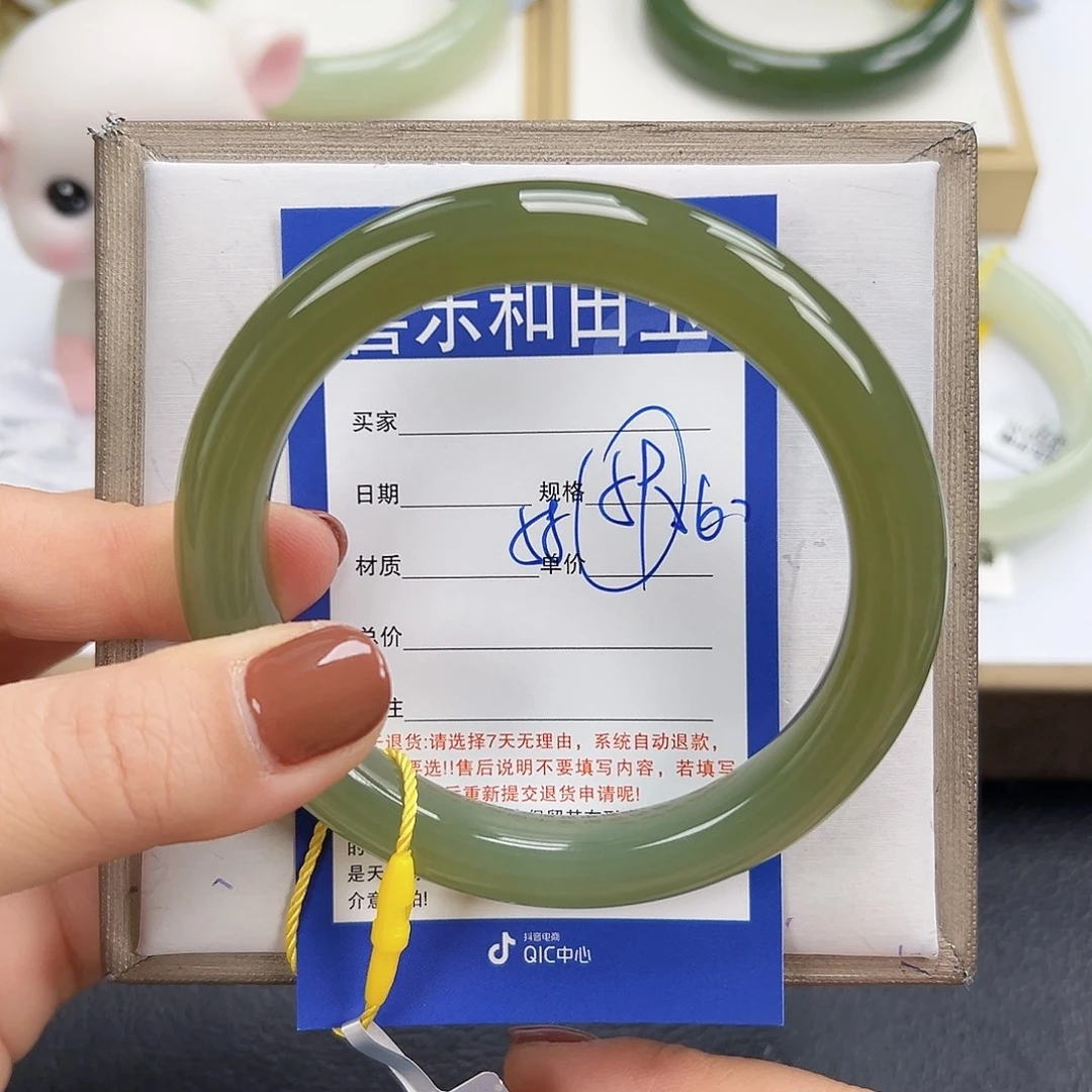 和田玉未镶嵌手镯