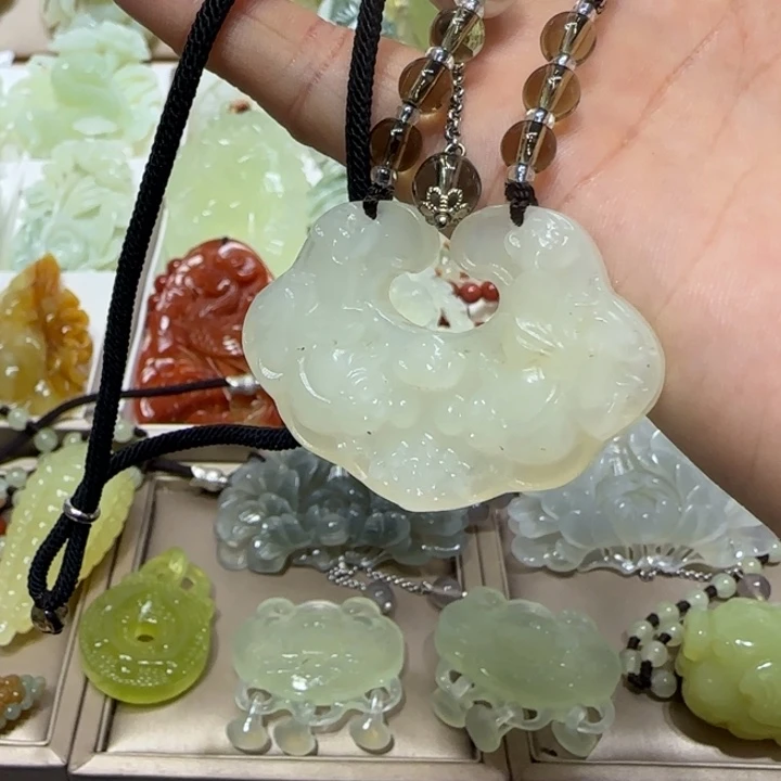 蛇纹石玉吊坠未镶嵌