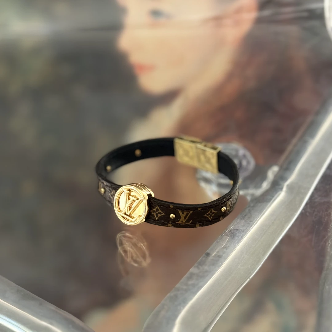 95新 LouisVuitton/路易威登 复燃精选/老花皮手环