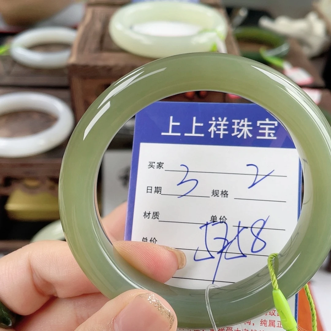 和田玉手镯未镶嵌