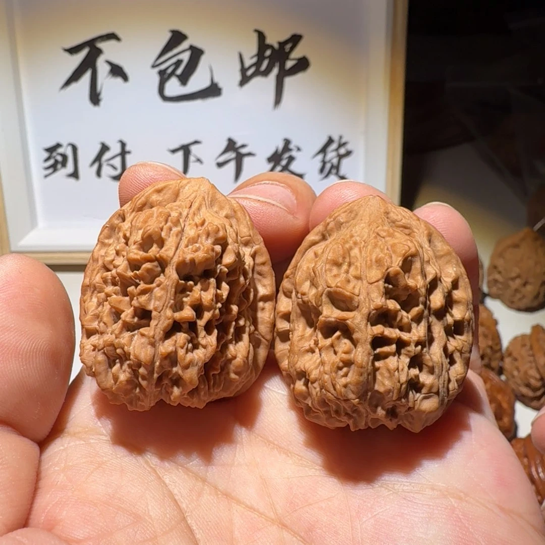 文玩核桃吊坠原树锯齿虎