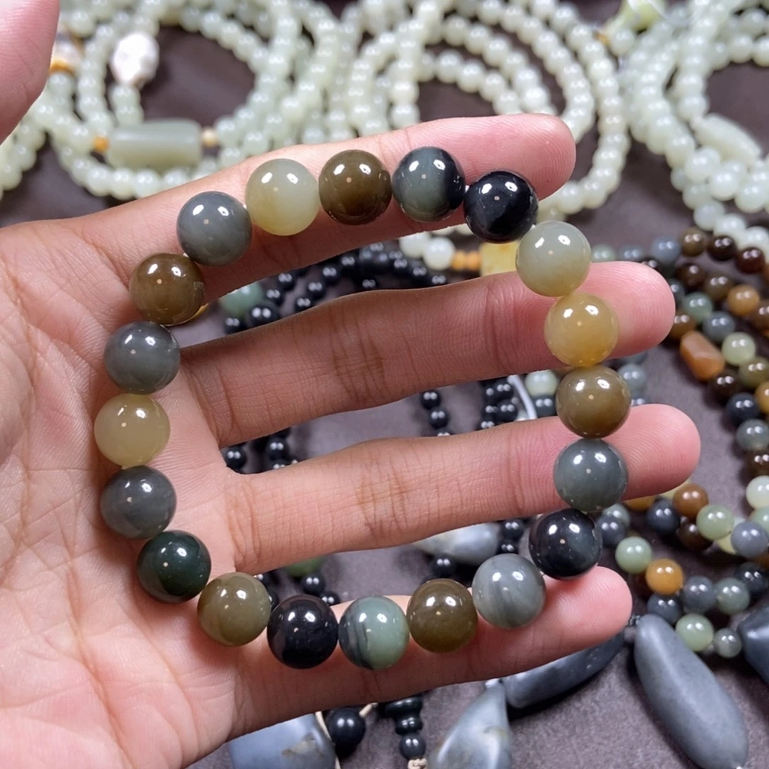 和田玉未镶嵌把件