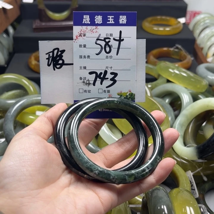 蛇纹石玉手镯未镶嵌