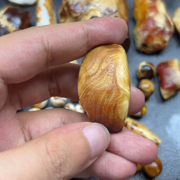 定制琥珀未镶嵌游****?琥珀蜜蜡原石定制