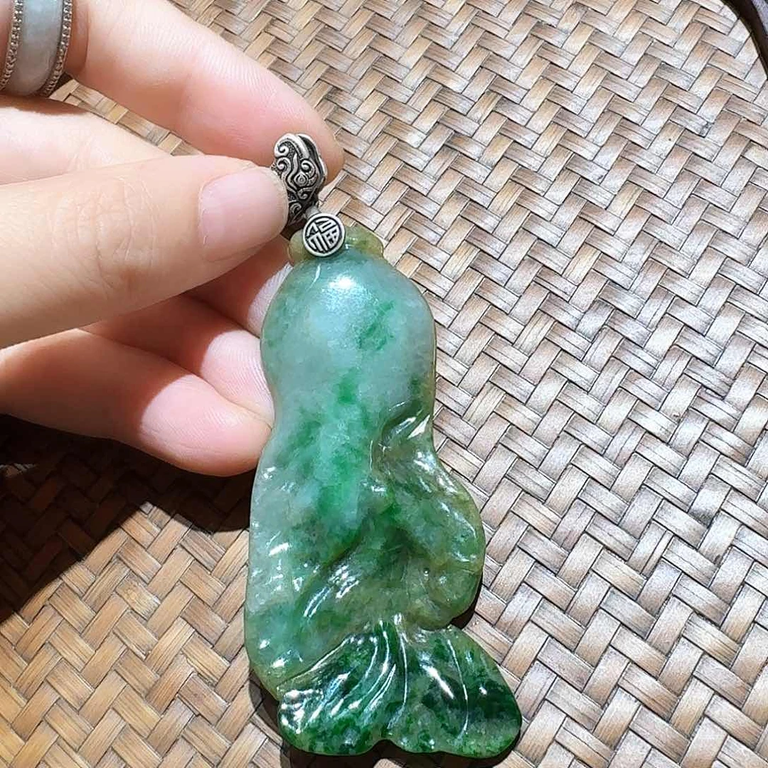 颈饰未镶嵌翡翠个性十足