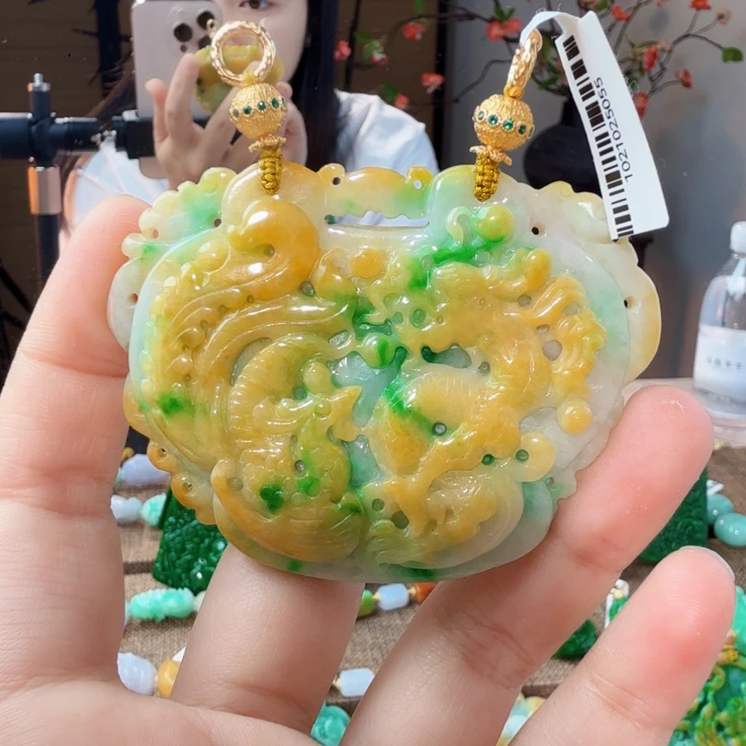 翡翠未镶嵌吊坠(赠链)