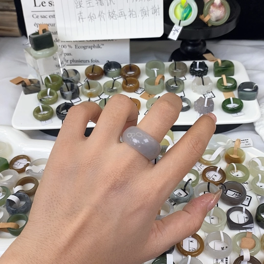 未镶嵌戒指和田玉Q101烟紫轮胎18.5不退换