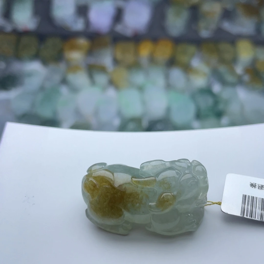 翡翠未镶嵌颈饰貔貅