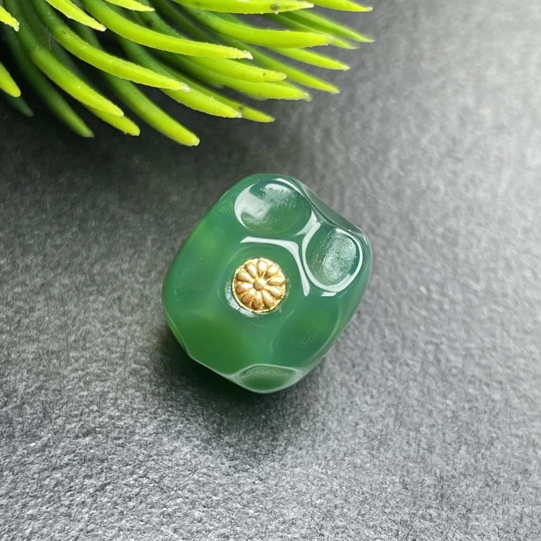 非洲翠玛瑙正阳绿无相奶酪老型尺寸12mm文玩普通配饰