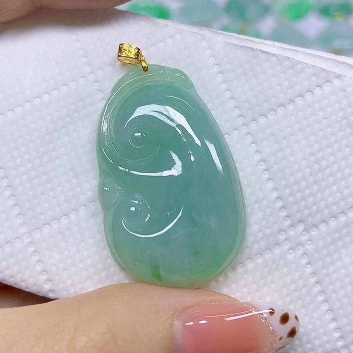 颈饰18K金镶嵌翡翠挂件